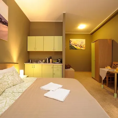 Parada Przy Targach Apartman *