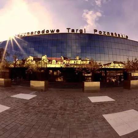 Parada Przy Targach Apartman *